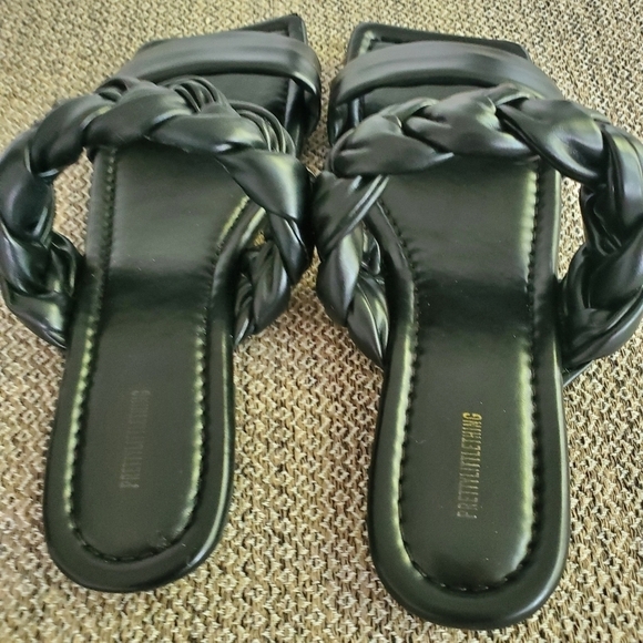 PrettyLittleThing Black PU Double Strap Plaited Mule Sandals - Picture 5 of 10